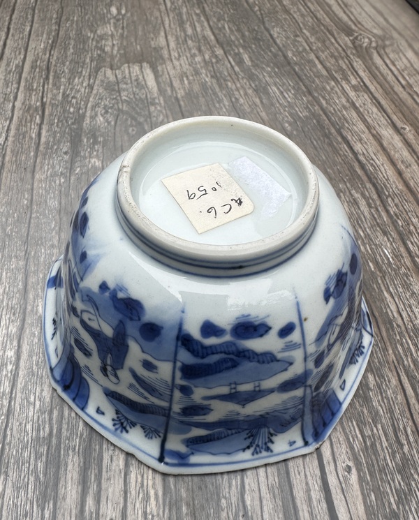古玩陶瓷康熙青花人物故事八方折沿碗拍賣，當(dāng)前價(jià)格5777元