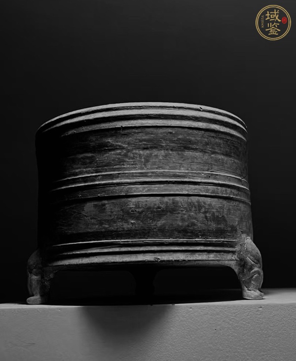 古玩三鷹腿黑陶弦紋奩真品鑒賞圖