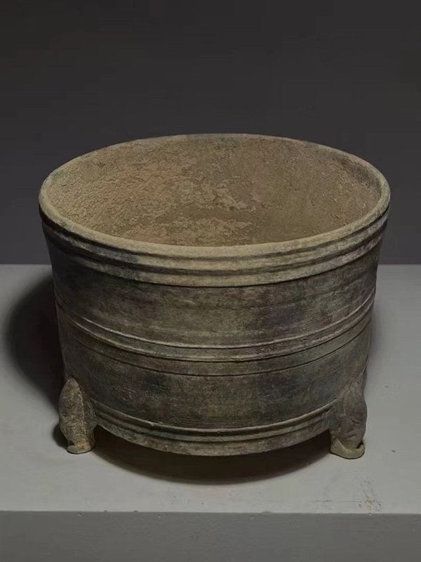 古玩陶瓷漢代三鷹腿黑陶弦紋奩（鷹型足）拍賣，當(dāng)前價(jià)格752元