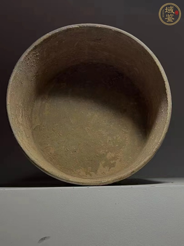 古玩陶瓷三鷹腿黑陶弦紋奩真品鑒賞圖