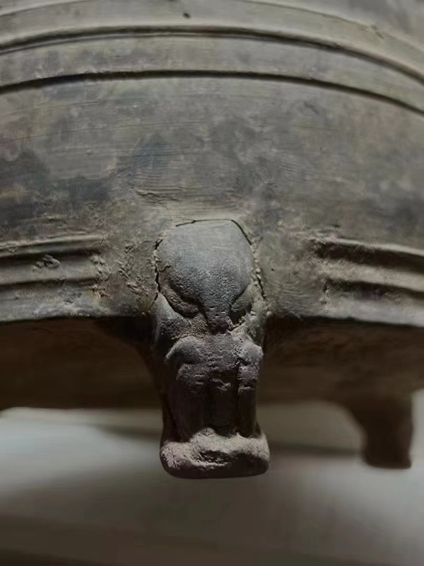 古玩陶瓷漢代三鷹腿黑陶弦紋奩（鷹型足）拍賣，當(dāng)前價(jià)格752元