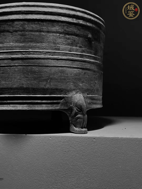 古玩陶瓷三鷹腿黑陶弦紋奩真品鑒賞圖