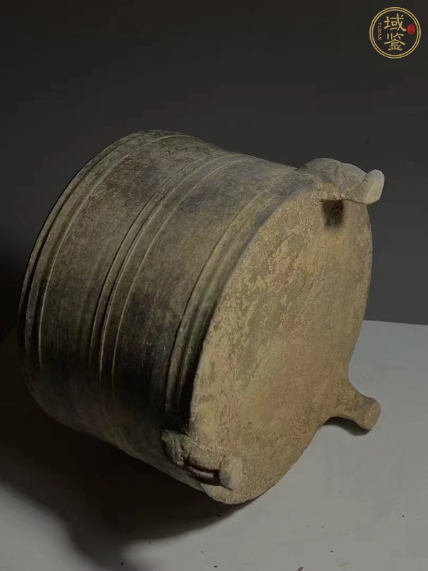 古玩陶瓷三鷹腿黑陶弦紋奩真品鑒賞圖
