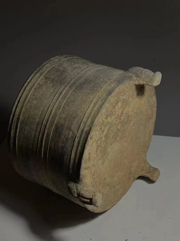 古玩陶瓷漢代三鷹腿黑陶弦紋奩（鷹型足）拍賣，當(dāng)前價(jià)格752元