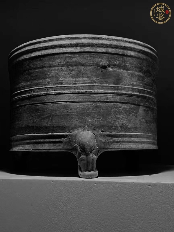 古玩陶瓷三鷹腿黑陶弦紋奩真品鑒賞圖