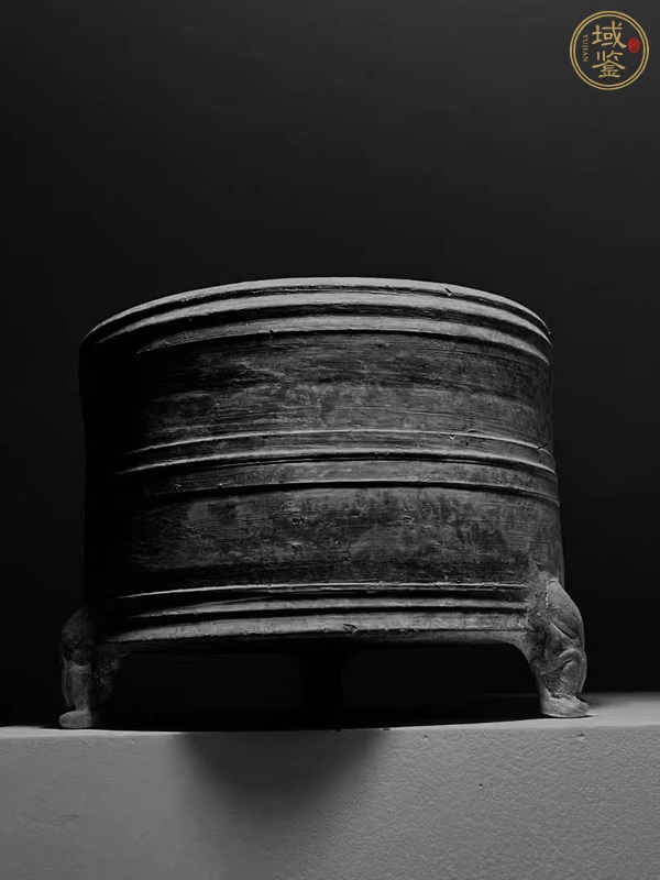古玩陶瓷三鷹腿黑陶弦紋奩真品鑒賞圖