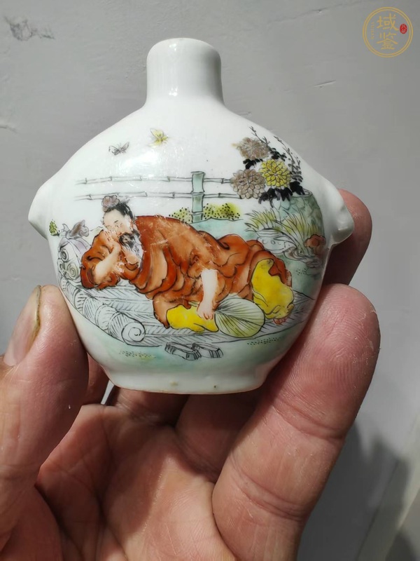 古玩陶瓷粉彩人物鼻煙壺真品鑒賞圖
