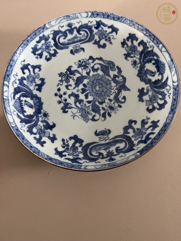 古玩陶瓷花卉紋青花盤真品鑒賞圖
