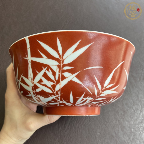 古玩陶瓷珊瑚紅留白竹紋碗真品鑒賞圖