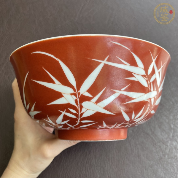 古玩陶瓷珊瑚紅留白竹紋碗真品鑒賞圖