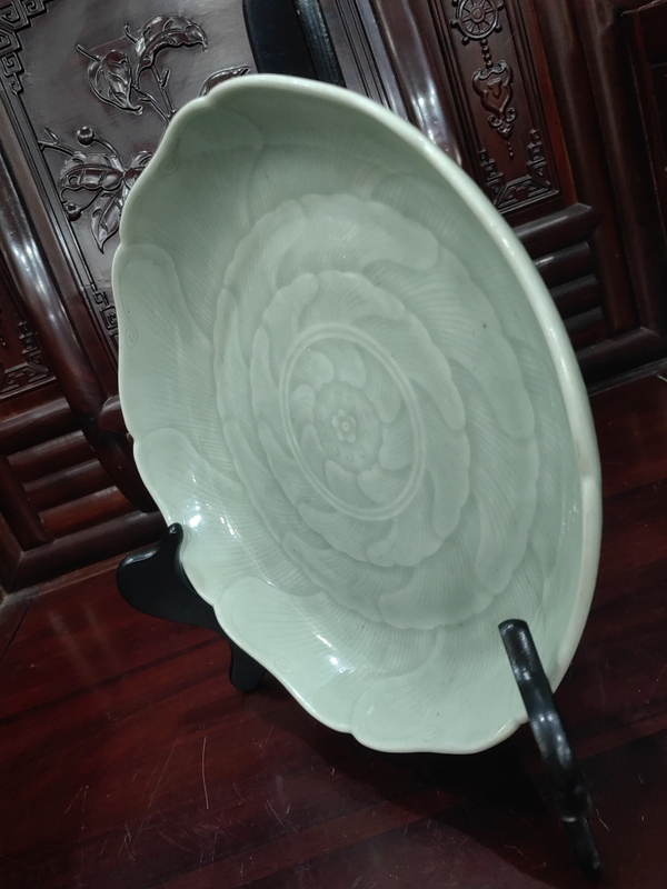 古玩陶瓷雍正仿龍泉冬青釉花口深腹大盤拍賣，當(dāng)前價(jià)格11000元