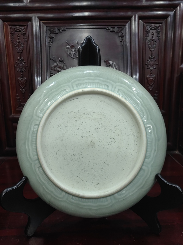 古玩陶瓷雍正仿龍泉冬青釉花口深腹大盤拍賣，當(dāng)前價(jià)格11000元