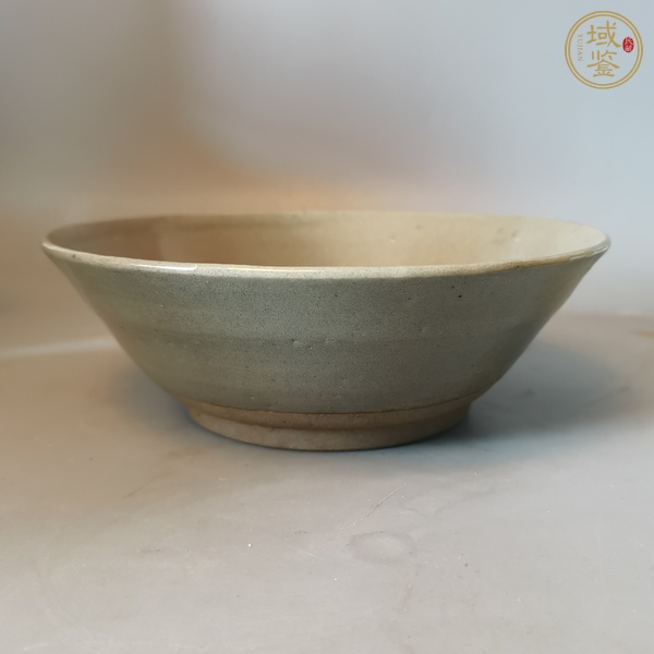 古玩陶瓷龍泉青瓷碗真品鑒賞圖