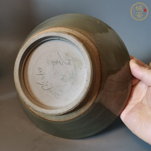 古玩陶瓷龍泉青瓷碗真品鑒賞圖