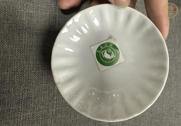 古玩陶瓷乾隆廣彩蓋碗真品鑒賞圖