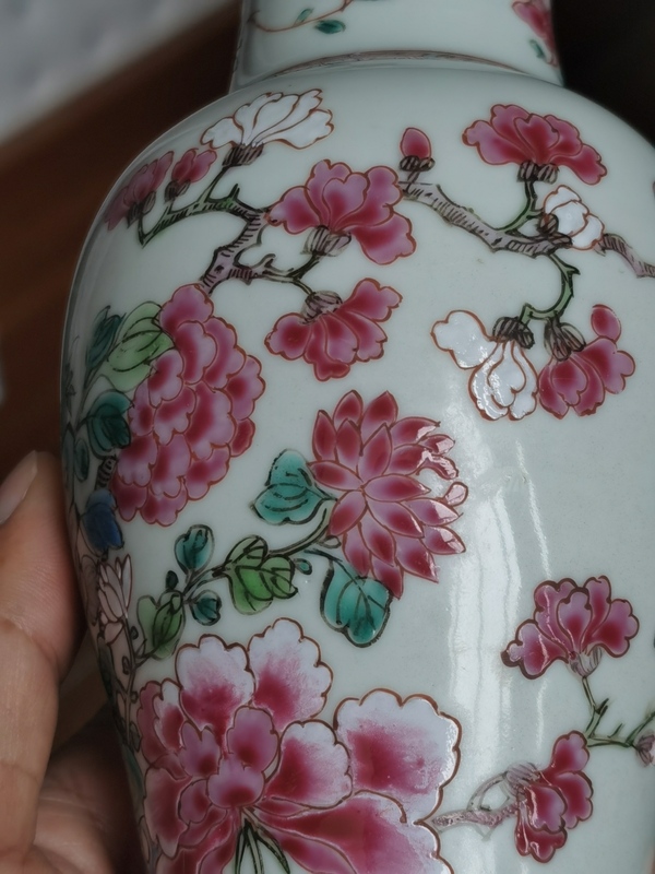 古玩陶瓷雍正錦雞牡丹花卉紋賞瓶拍賣，當(dāng)前價(jià)格14880元