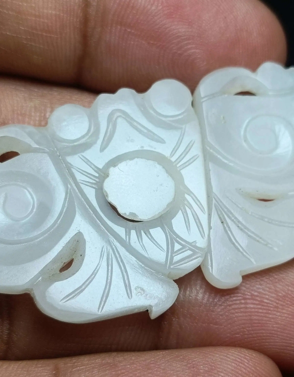 古玩玉器清代一級白和田籽料玉雕“蝴蝶帶扣”拍賣，當(dāng)前價格8000元