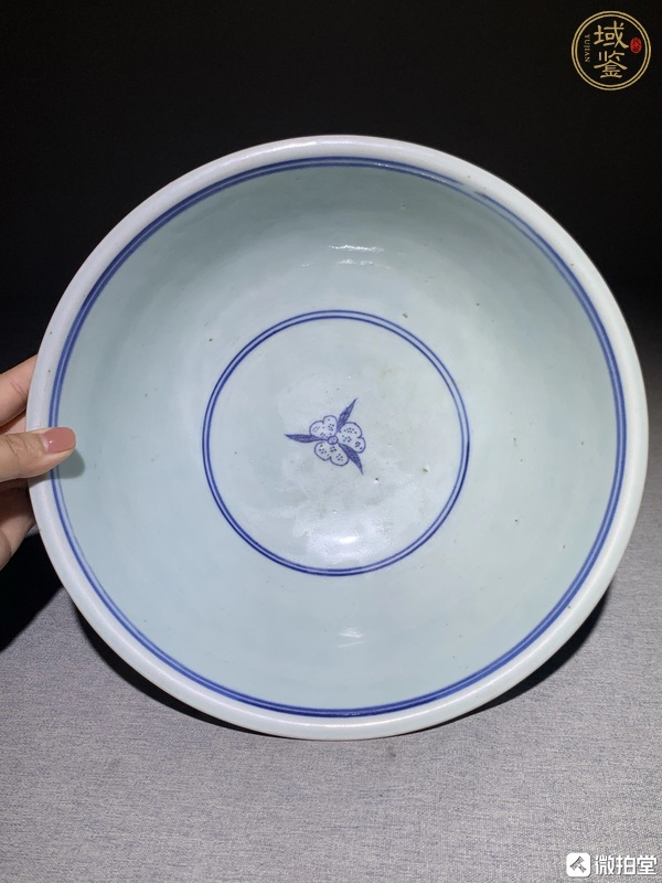 古玩陶瓷花卉紋青花碗真品鑒賞圖