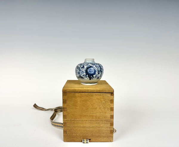 古玩陶瓷明中·青花纏枝摩尼寶紋水盂拍賣，當(dāng)前價(jià)格576元