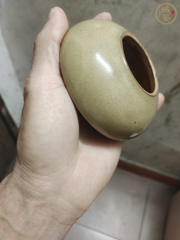 古玩陶瓷民國至解放初期米黃釉水丞真品鑒賞圖
