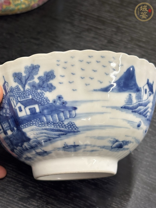 古玩陶瓷樓臺(tái)亭閣山水紋青花碗真品鑒賞圖