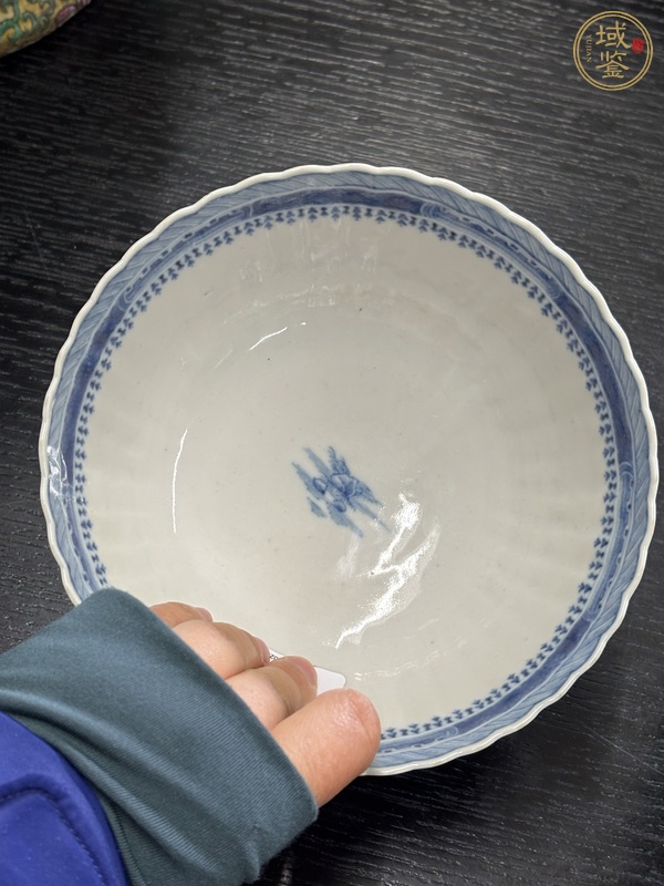 古玩陶瓷樓臺(tái)亭閣山水紋青花碗真品鑒賞圖