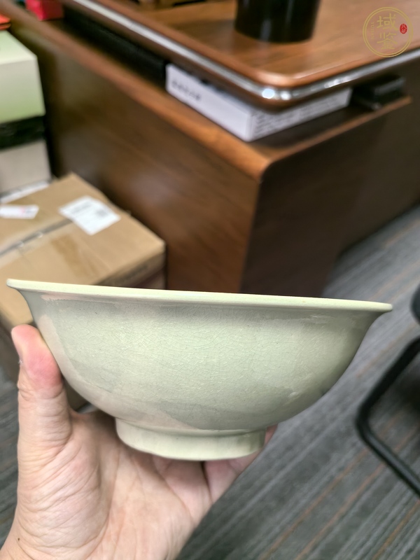 古玩陶瓷晚清漳州窯青釉碗真品鑒賞圖