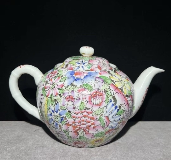 古玩陶瓷粉彩百花茶壺拍賣(mài)，當(dāng)前價(jià)格3600元