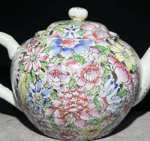 古玩陶瓷粉彩百花茶壺拍賣(mài)，當(dāng)前價(jià)格3600元
