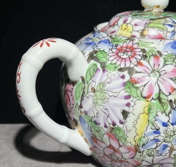 古玩陶瓷粉彩百花茶壺拍賣,當(dāng)前價(jià)格3600元