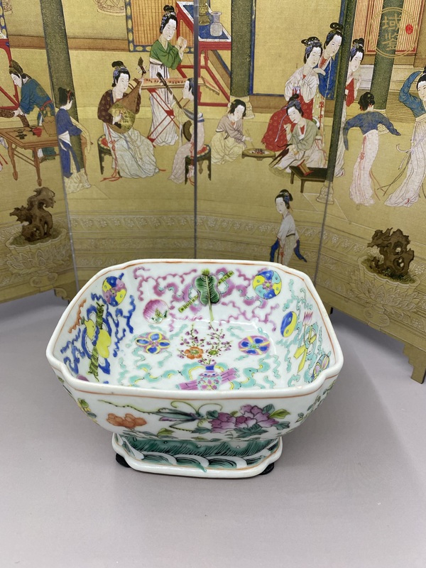 古玩陶瓷粉彩八寶博古圖貢碗真品鑒賞圖