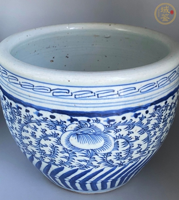 古玩陶瓷青花纏枝花卉紋卷缸真品鑒賞圖