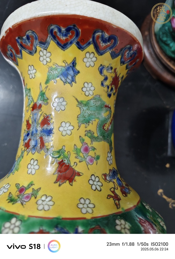 古玩陶瓷哥釉地加彩刀馬人瓶真品鑒賞圖