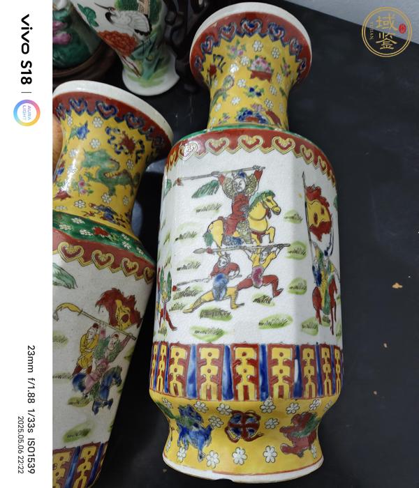 古玩陶瓷哥釉地加彩刀馬人瓶真品鑒賞圖