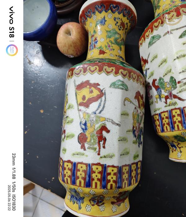 古玩陶瓷哥釉地加彩刀馬人瓶真品鑒賞圖