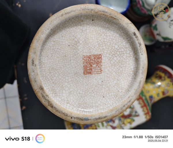 古玩陶瓷哥釉地加彩刀馬人瓶真品鑒賞圖