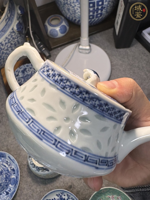 古玩晚清青花玲瓏瓷茶壺真品鑒賞圖