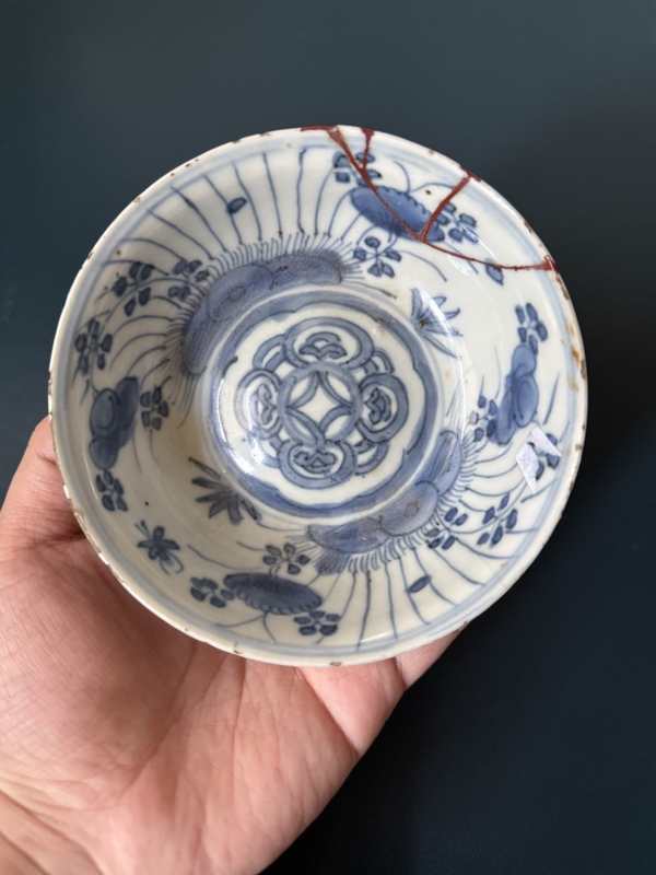 古玩轉(zhuǎn)賣明·天啟輪羅傘蓋暗八仙青花碗（洗子）拍賣，當(dāng)前價格480元