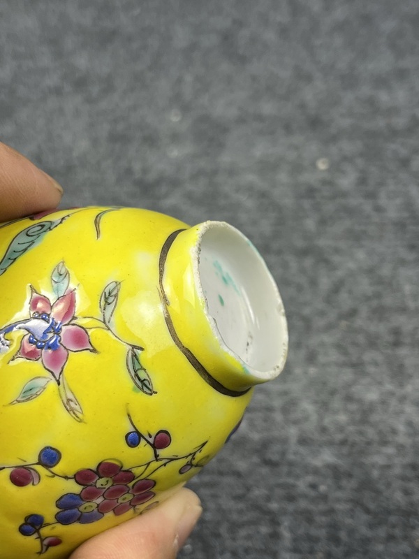 古玩陶瓷內(nèi)松石綠釉外黃地粉彩花卉紋杯拍賣，當前價格228元