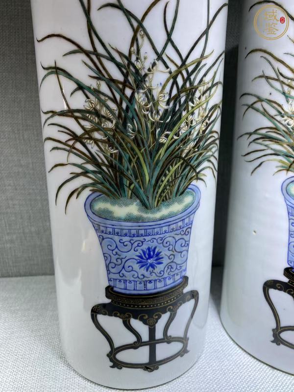 古玩陶瓷花卉紋帽筒真品鑒賞圖