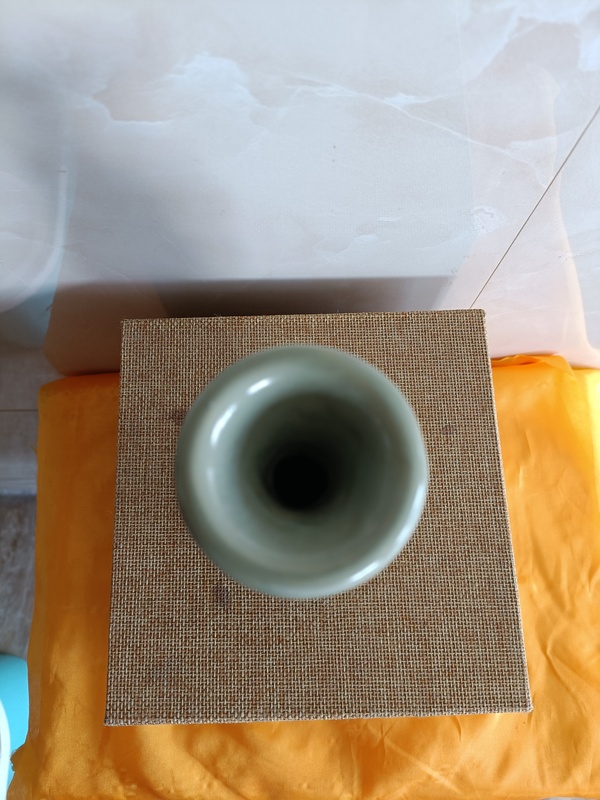古玩陶瓷館藏級宋末元初龍泉青瓷雙耳瓶拍賣,當(dāng)前價格3980元