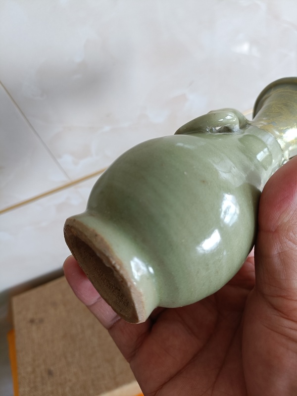 古玩陶瓷館藏級宋末元初龍泉青瓷雙耳瓶拍賣,當(dāng)前價格3980元