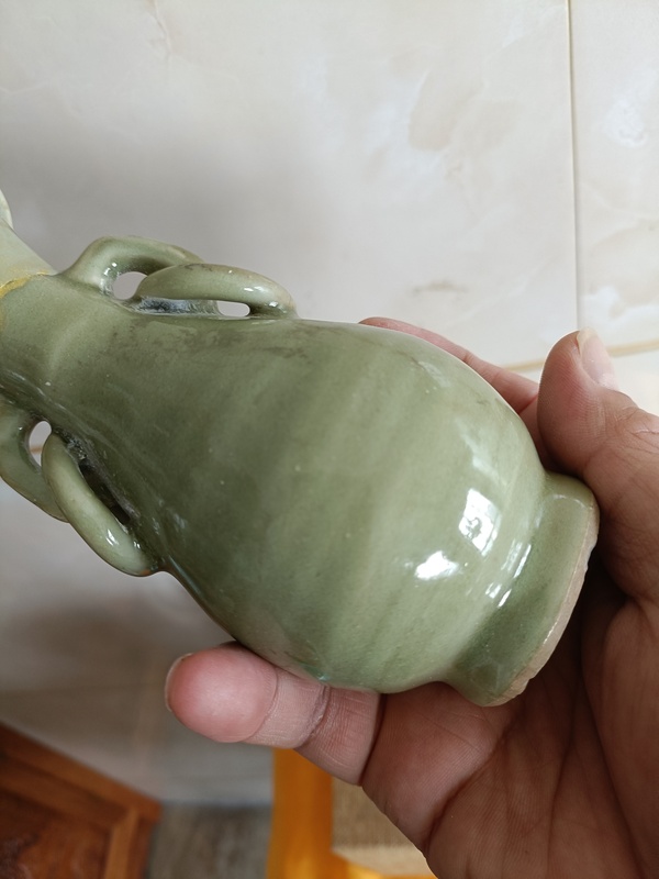 古玩陶瓷館藏級宋末元初龍泉青瓷雙耳瓶拍賣,當(dāng)前價格3980元