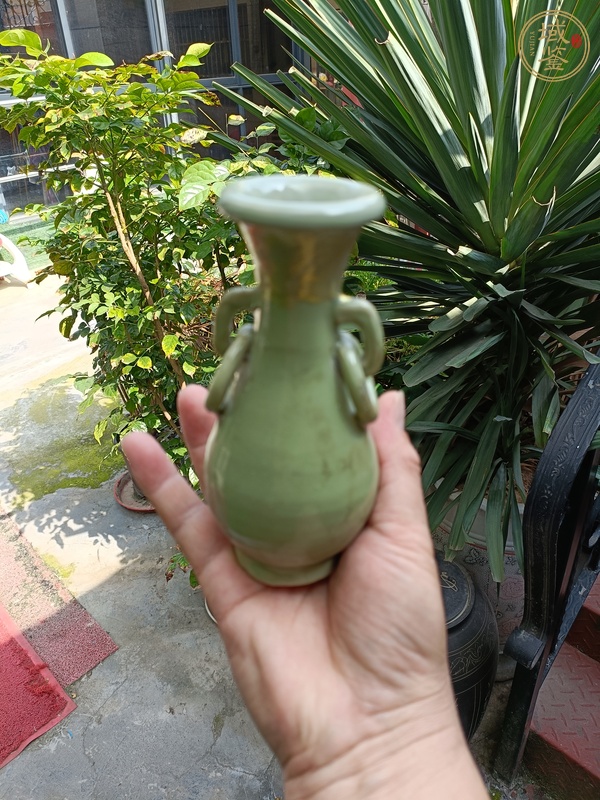 古玩陶瓷龍泉青瓷雙耳瓶真品鑒賞圖