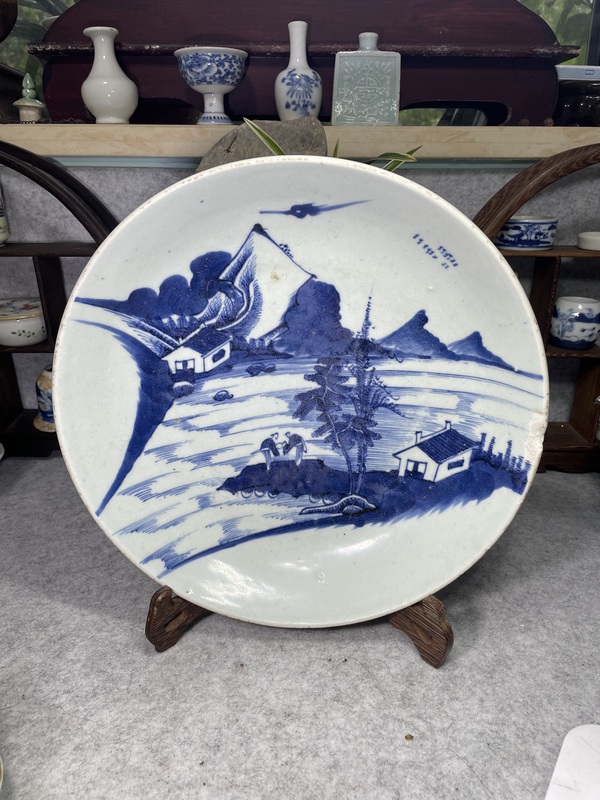古玩轉(zhuǎn)賣(mài)雍正傳世青花山水人物大盤(pán)拍賣(mài),當(dāng)前價(jià)格300元