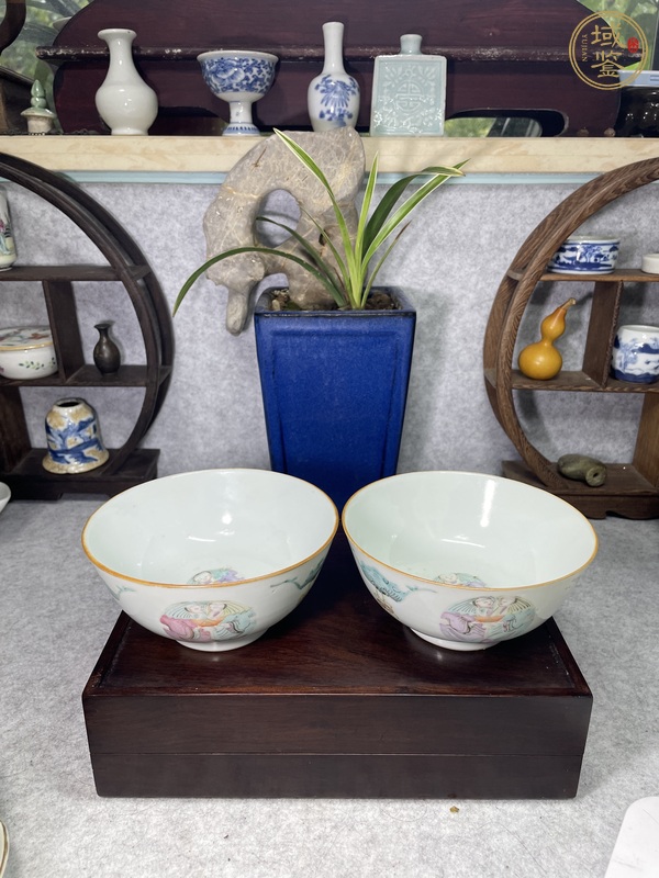 古玩陶瓷粉彩和合二仙圖茶碗真品鑒賞圖
