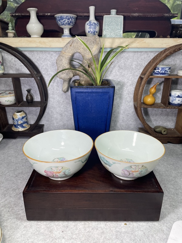 古玩轉(zhuǎn)賣(mài)清同治細(xì)路粉彩和合二仙圖碗一對(duì)拍賣(mài),當(dāng)前價(jià)格300元