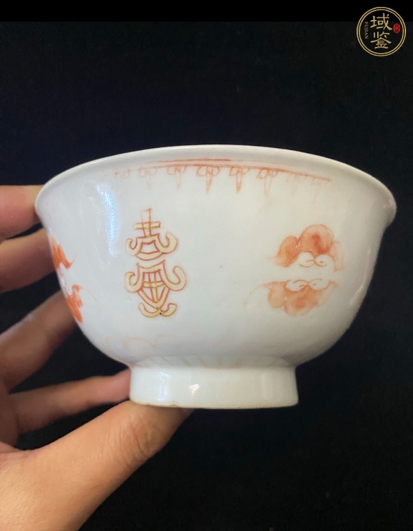 古玩陶瓷礬紅彩福壽紋碗真品鑒賞圖