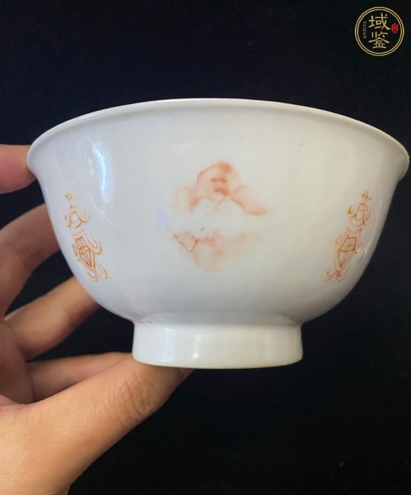 古玩陶瓷礬紅彩福壽紋碗真品鑒賞圖