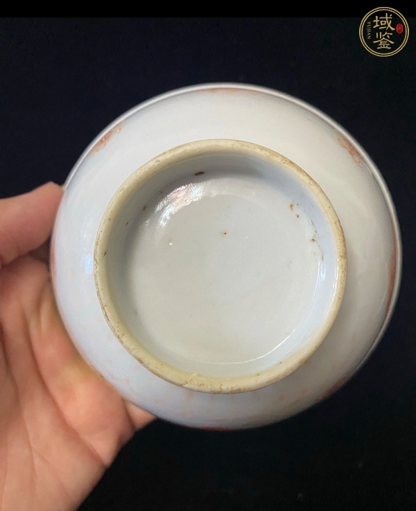 古玩陶瓷礬紅彩福壽紋碗真品鑒賞圖